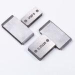 Narrow alignment slits for standard sample holder