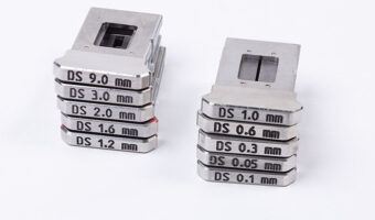 Divergence slit for an incident beam